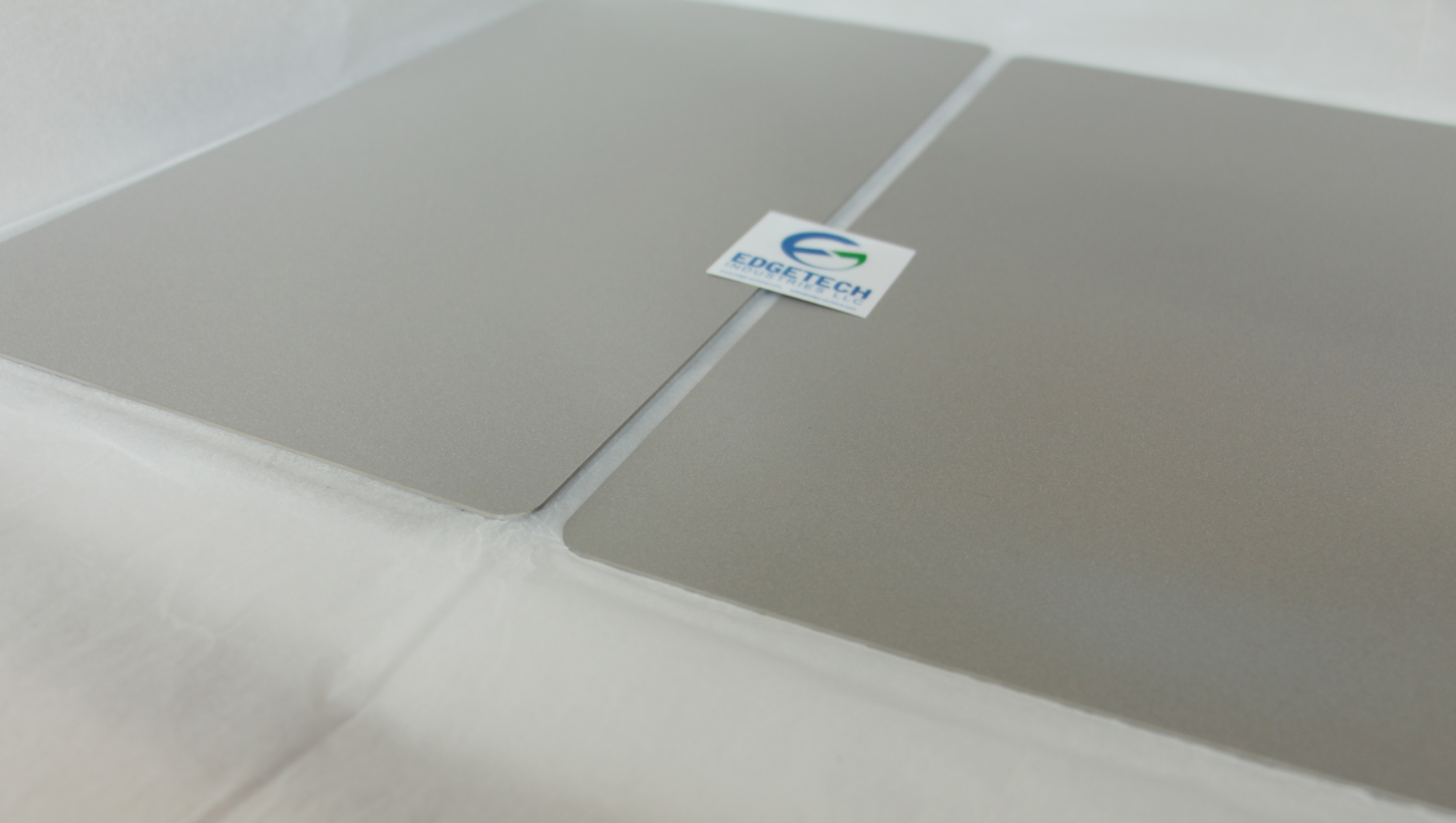 Porous titanium, sintered titanium. Average Pore size: 10 μm, Porosity: 30-35%.