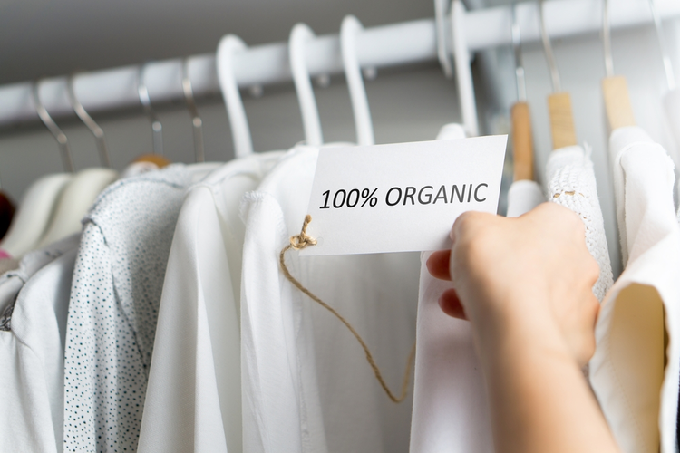 T-shirt made of 100% organic materials.