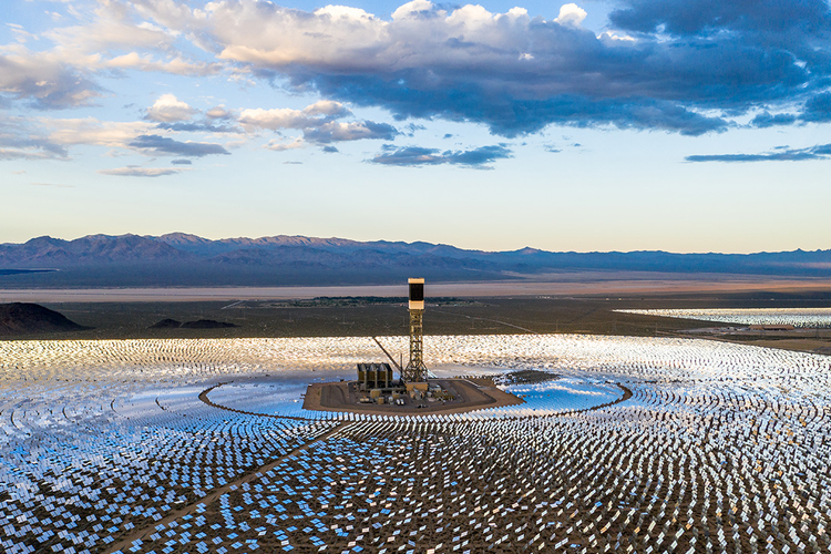parti studie ekspedition How 300,000 Mirrors Are Generating Electricity in the California Desert
