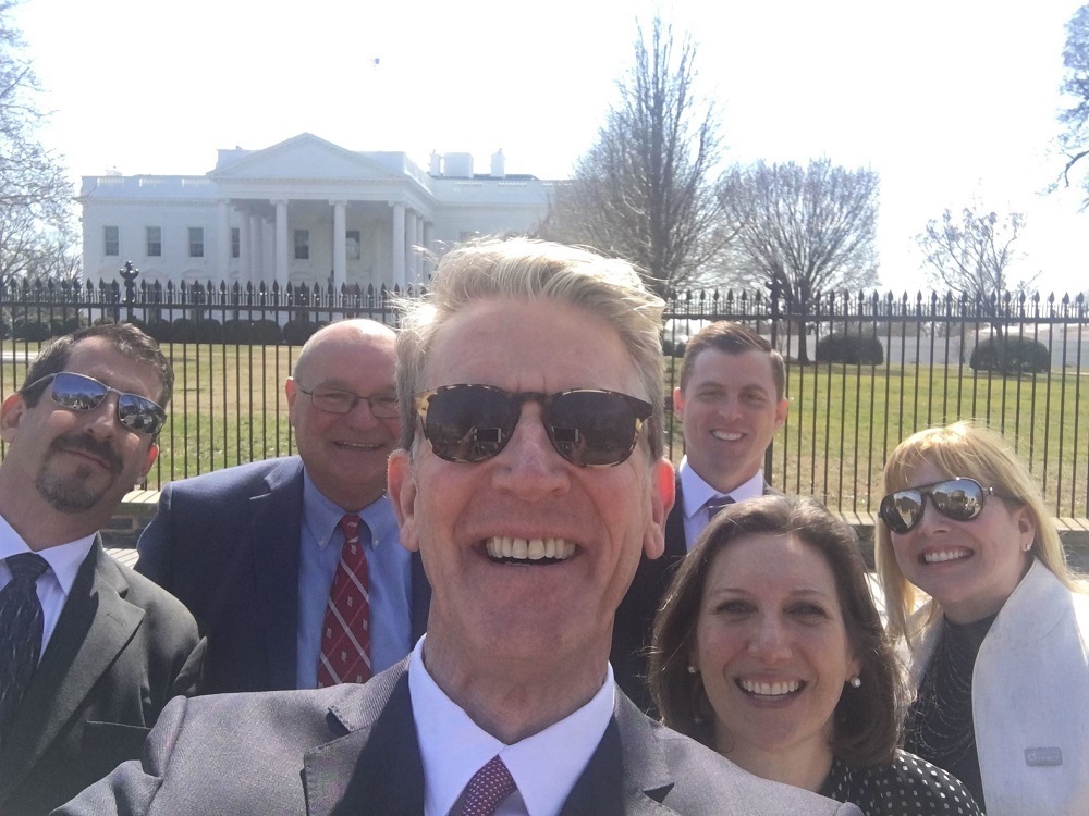 White House - Selfie (pic 10)