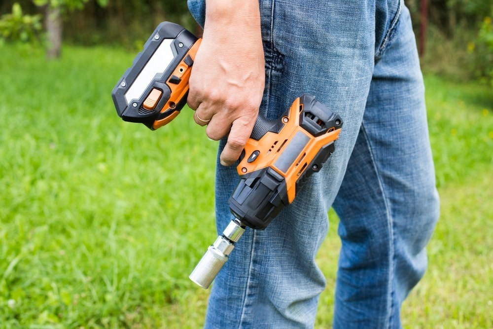 how to use impact wrench