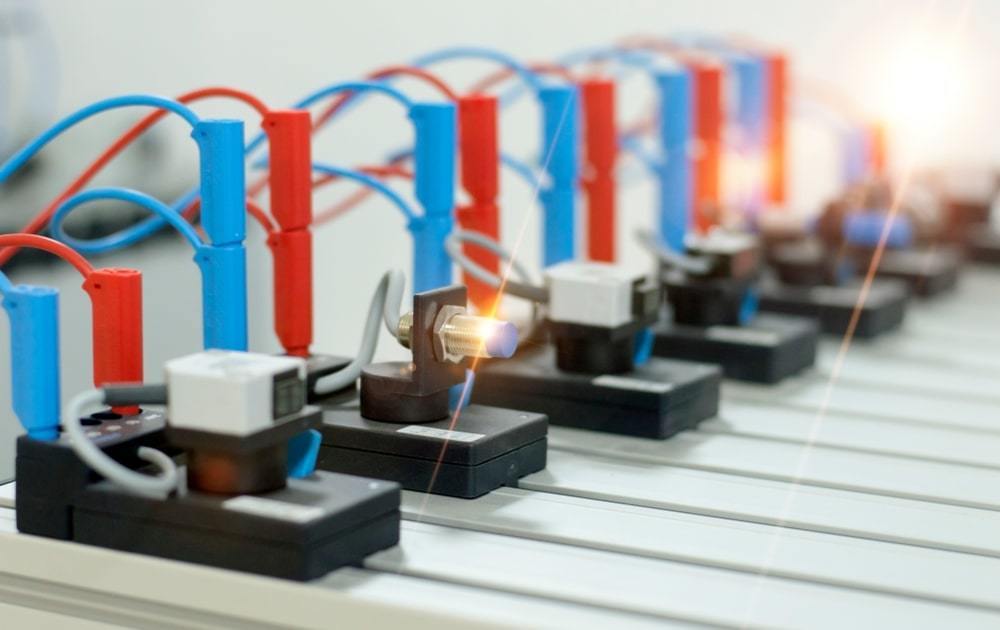 Comparing Contact and Non-Contact Temperature Sensors