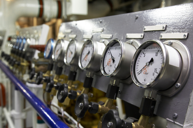 Control valve instrument panel with manometers