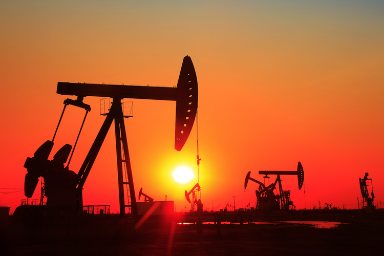 Forecast Expects Oil Prices to Climb Slightly