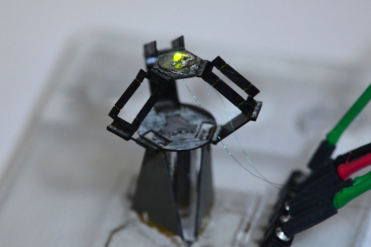 The milliDelta millimeter scale robot