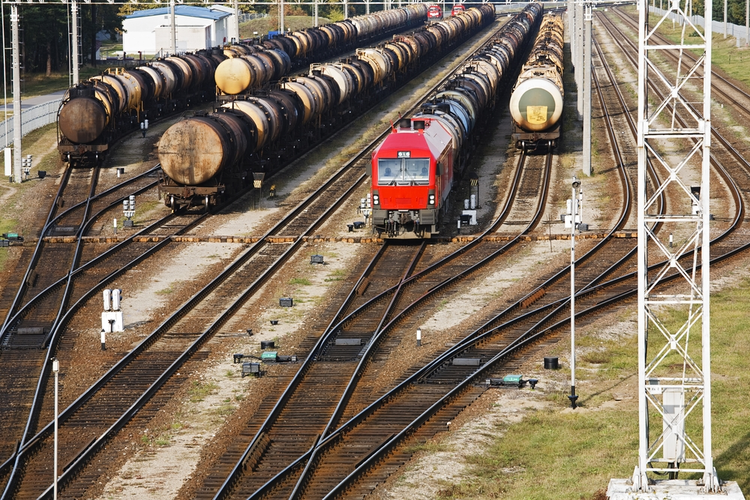 Pipeline Issues Result in Surging Rail Use