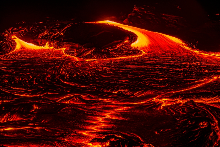 Lava advancing from Kilauea's 61g lava flow.